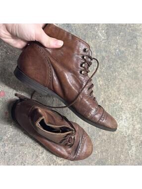 Vintage 70s Cognac Brown Leather Oxford Brogue Boots